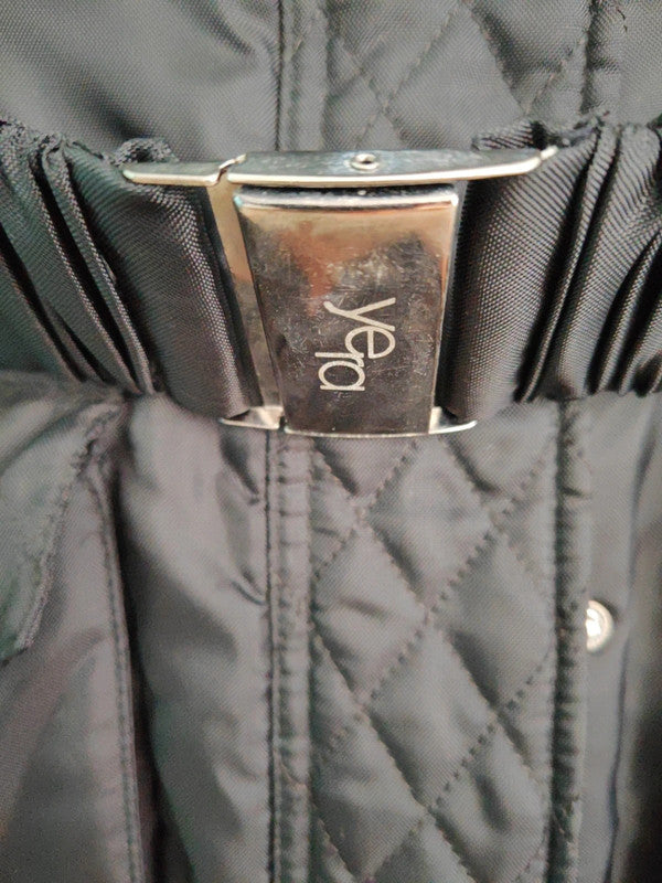 Chaqueta acolchada negra de Yera