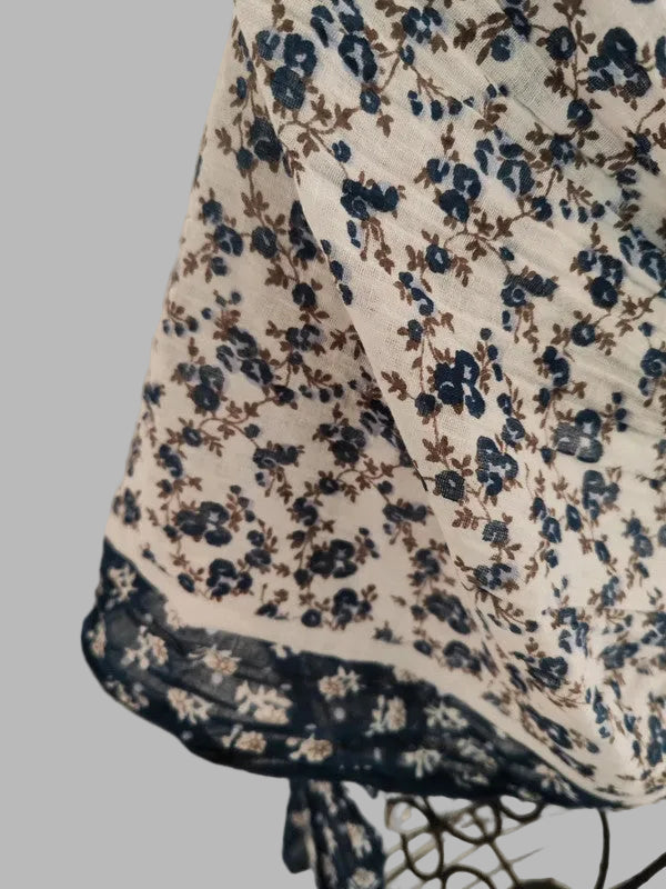 Langer Schal mit Blumen