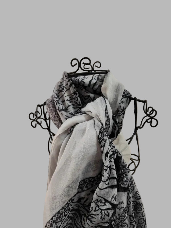 Schal mit Hirschmotiv