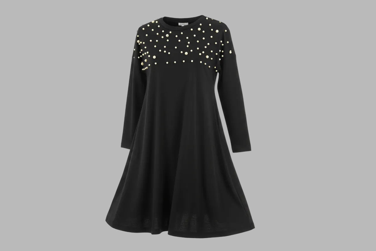 Robe noire avec des perles