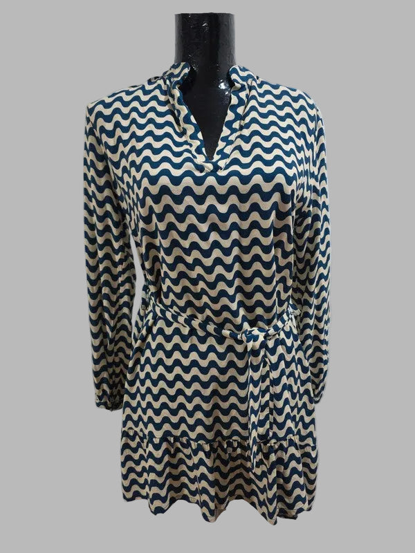 Robe bleue et crème de Maddelton