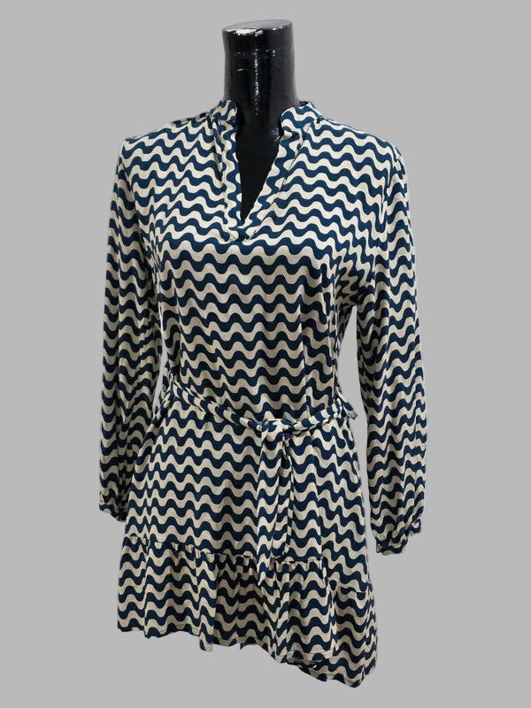 Robe bleue et crème de Maddelton