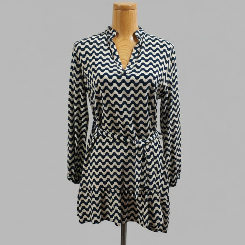 Robe bleue et crème de Maddelton