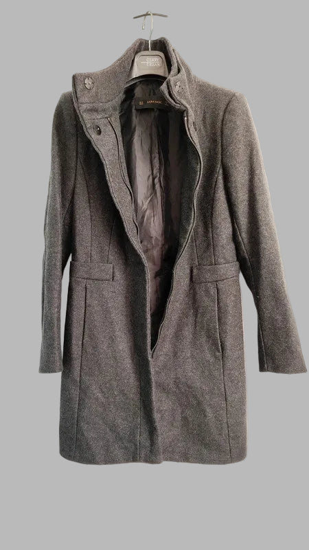 Grauer Mantel von Zara