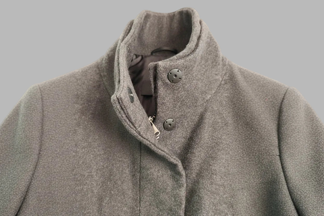 Grauer Mantel von Zara