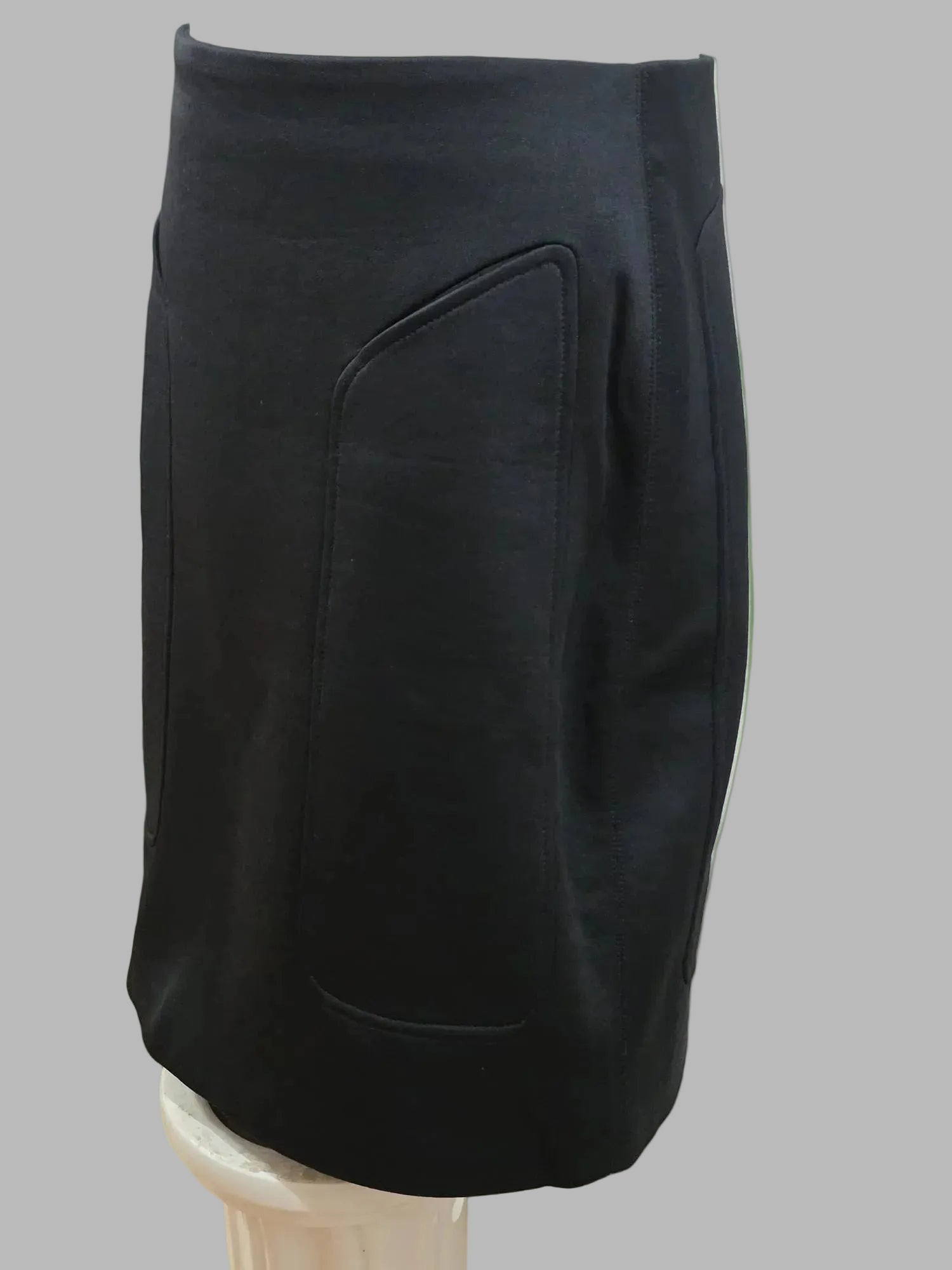 Minimalistischer gerader Rock, Größe 42