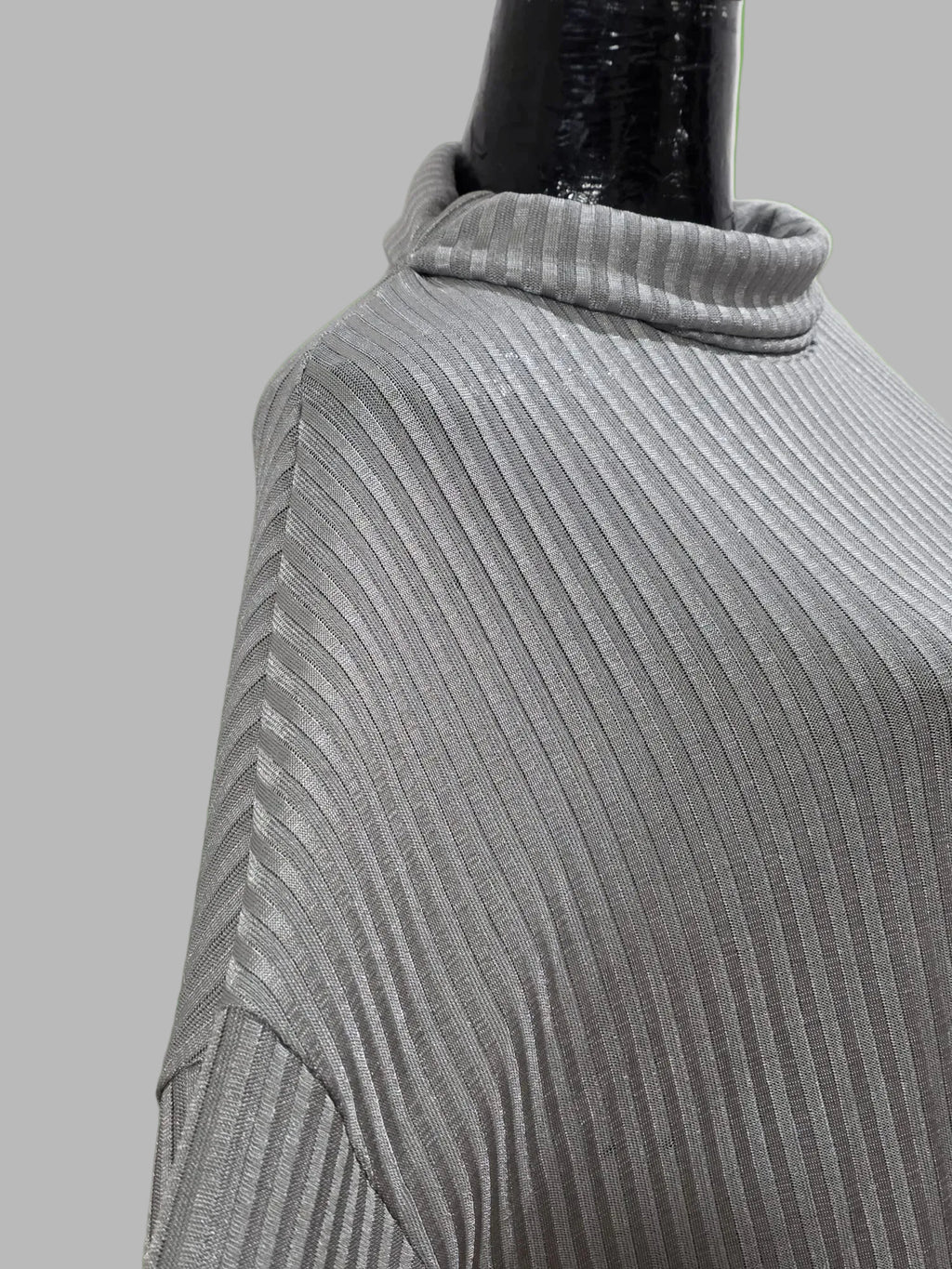 Sueter gris plateado acanalado, Talla L/G