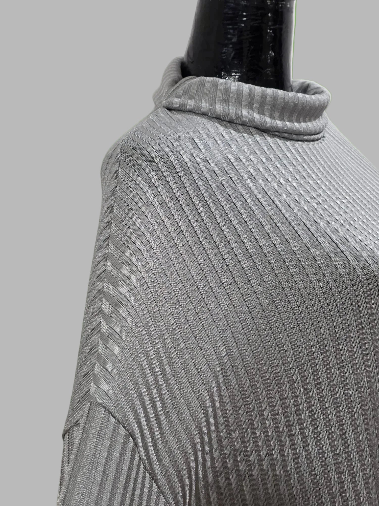 Sueter gris plateado acanalado, Talla L/G