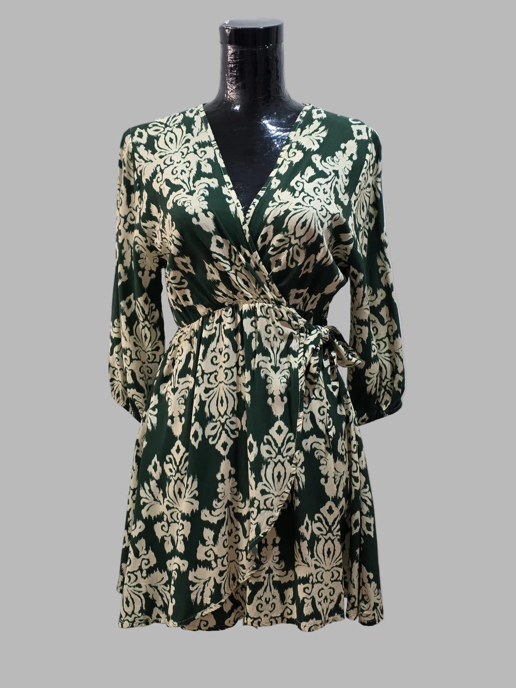 Grünes und cremefarbenes Kleid von Maddelton