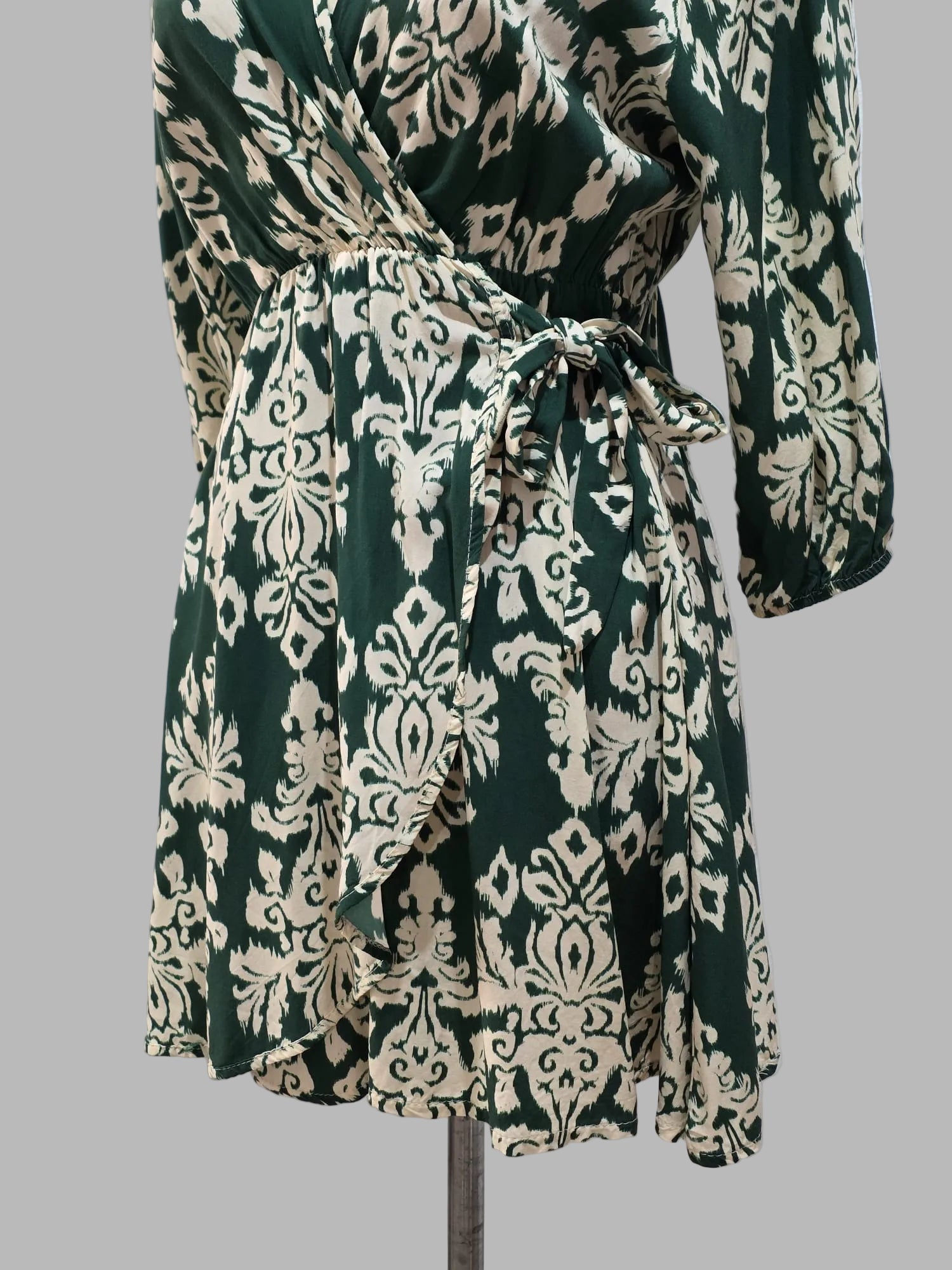 Robe verte et crème de Maddelton