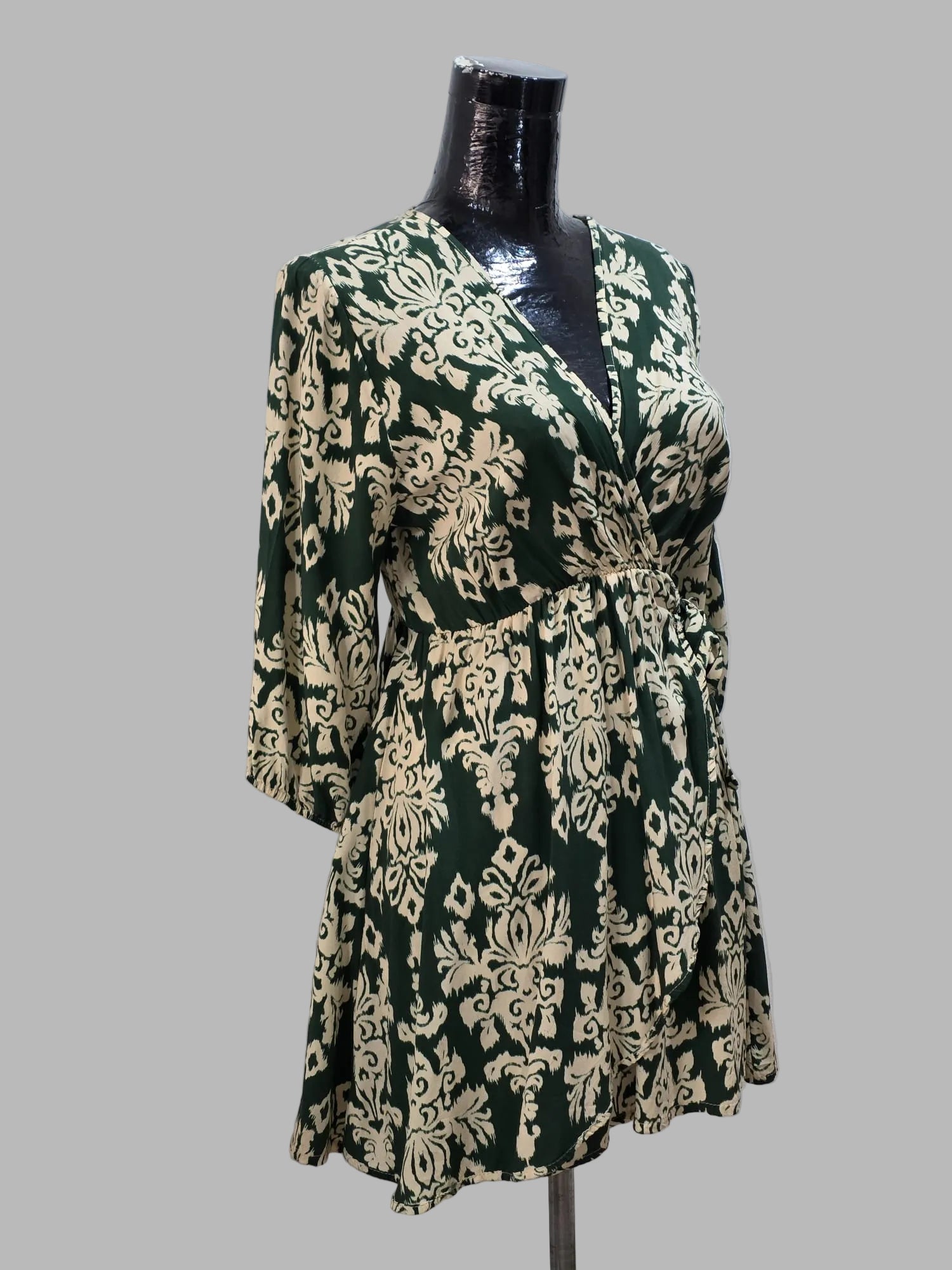 Robe verte et crème de Maddelton