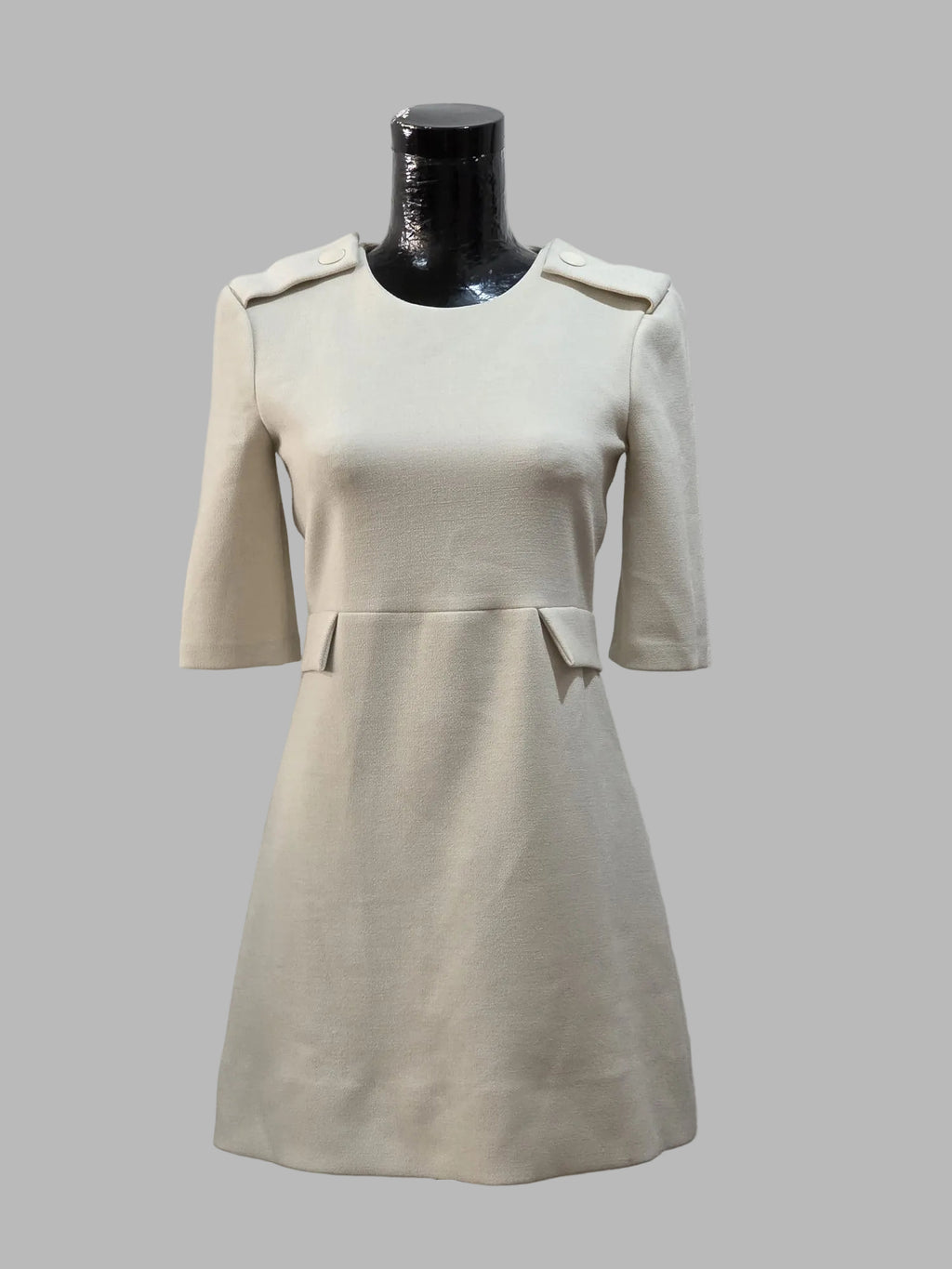 Vestido en crema de Zara