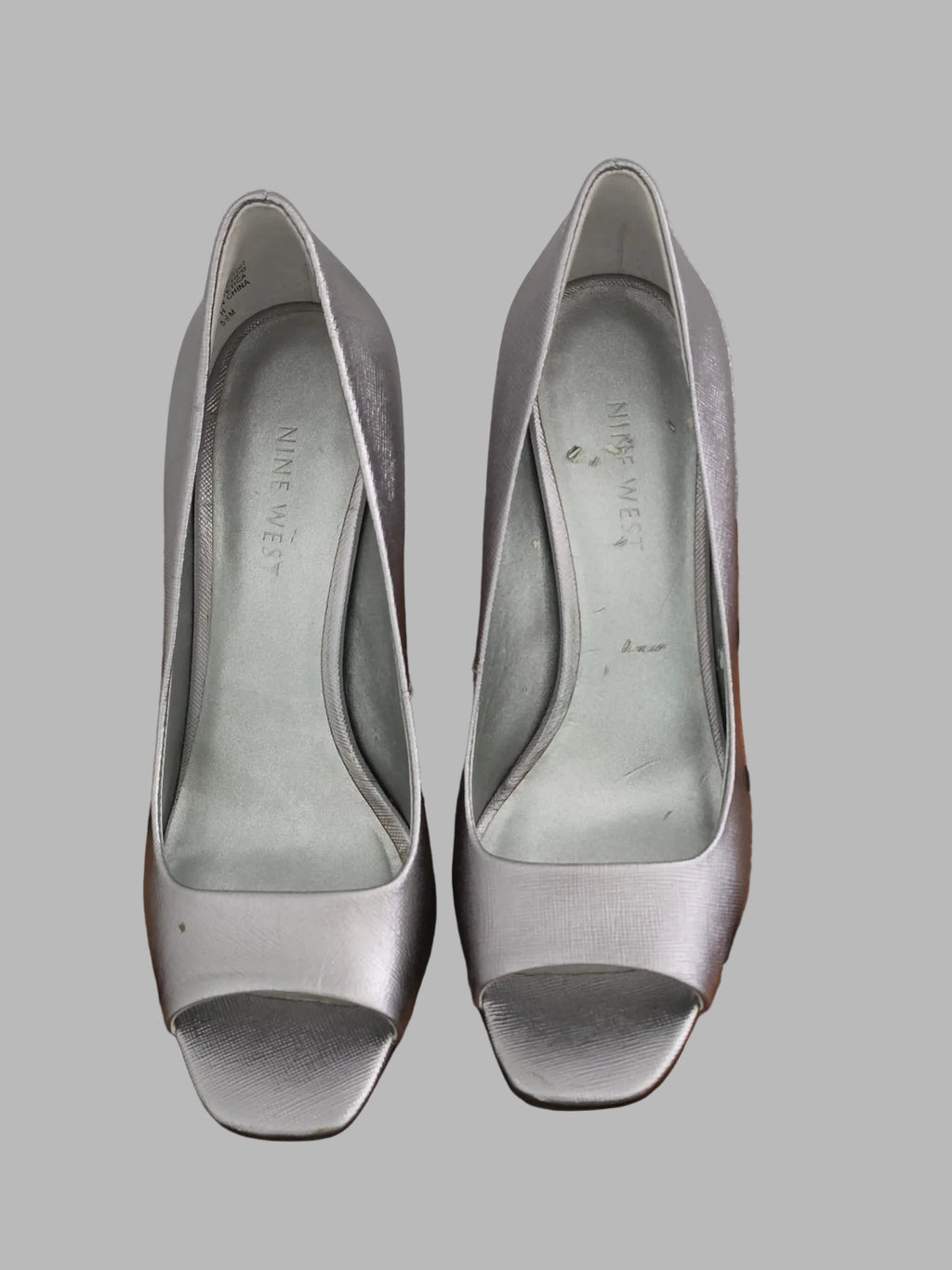 Zapatos plateados de Nine West