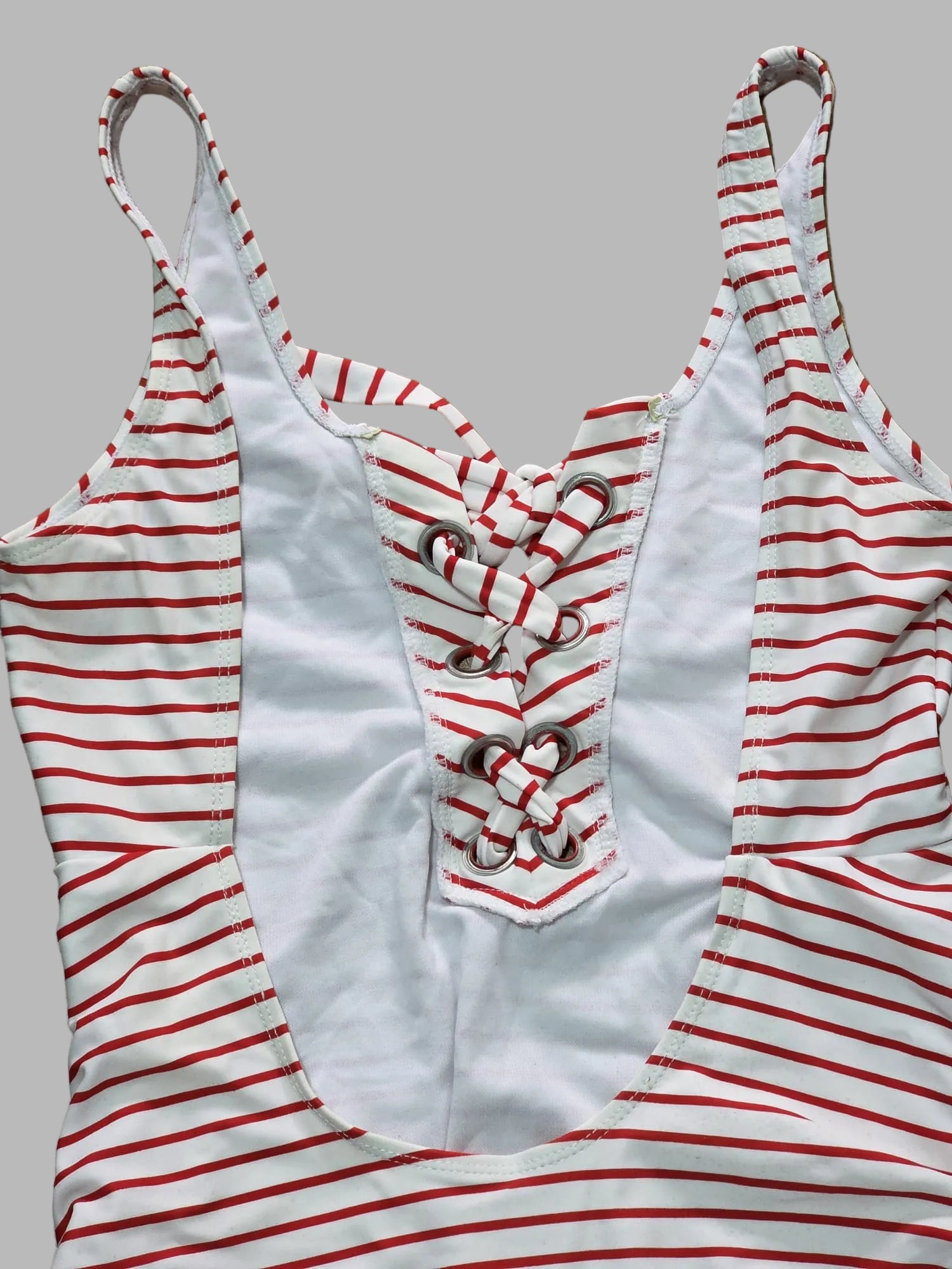 Badeanzug rot-weiß gestreift
