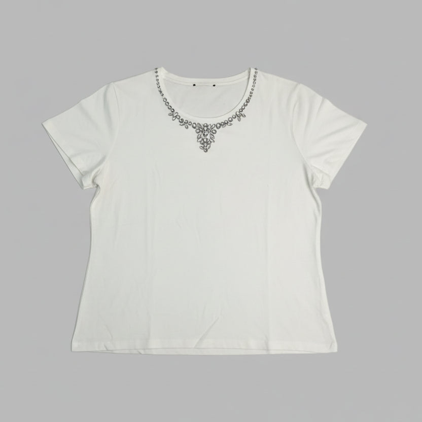 Camiseta blanca con abalorios