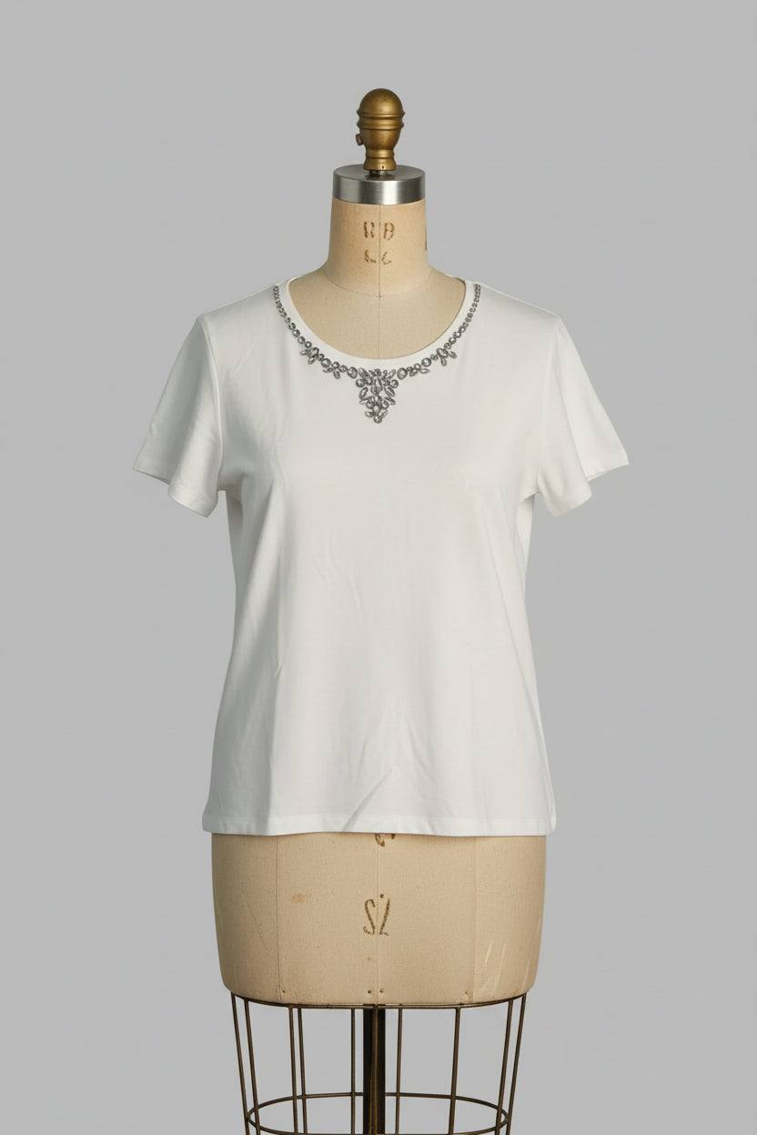 Camiseta blanca con abalorios