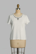 Camiseta blanca con abalorios