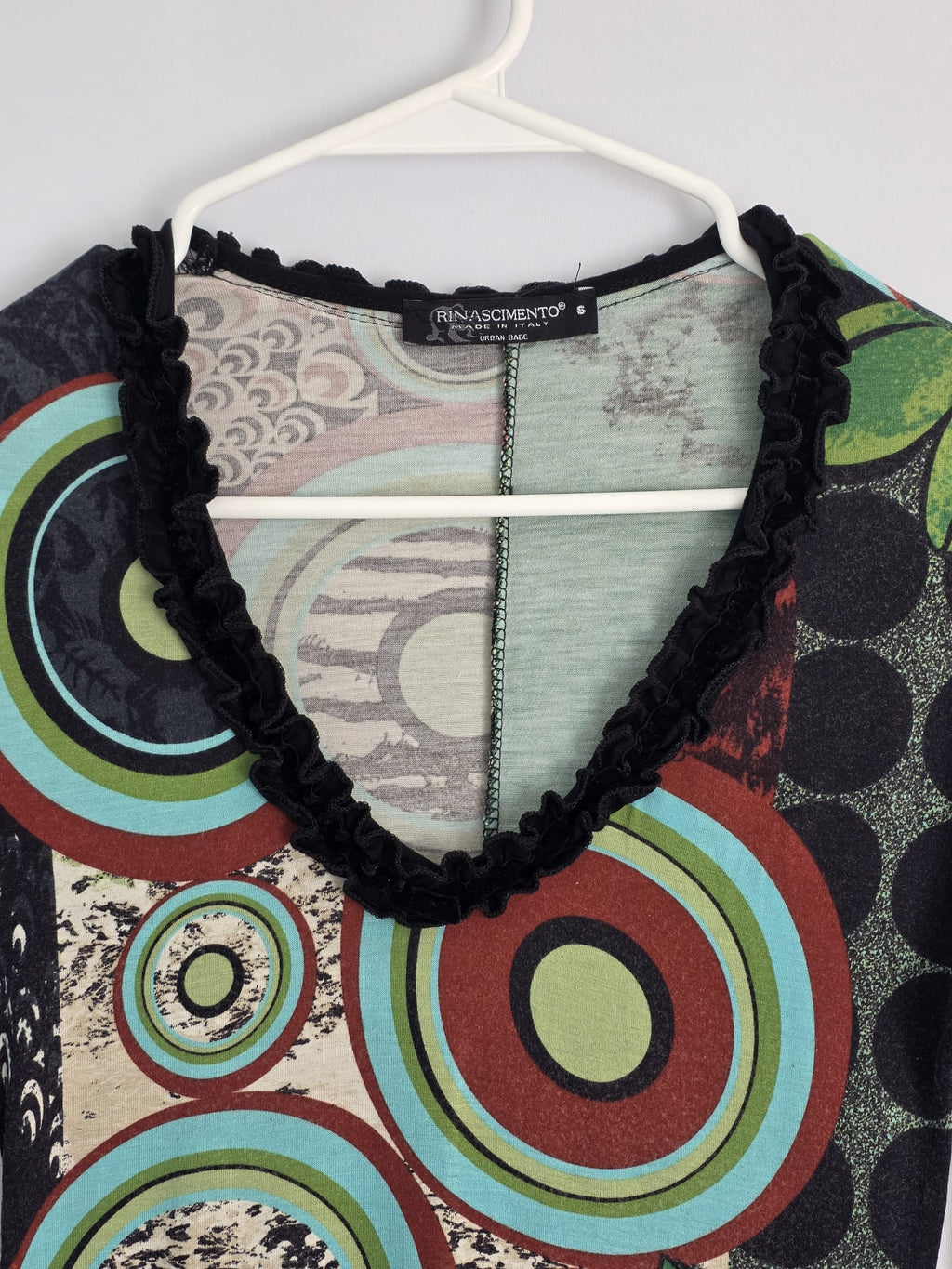 Bedrucktes Kleid mit abstraktem Muster von Rinascimento