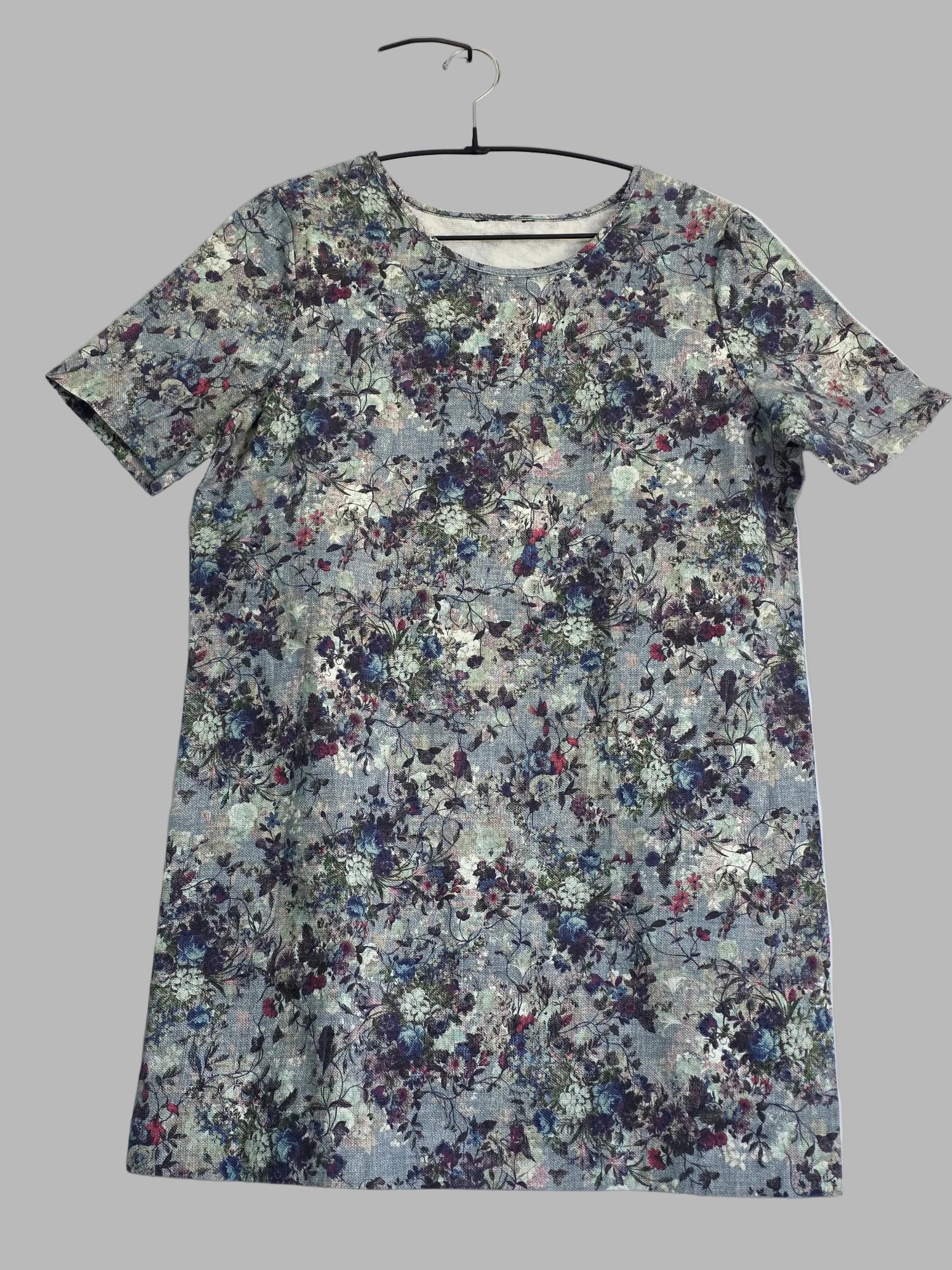Robe imprimée florale bleuâtre