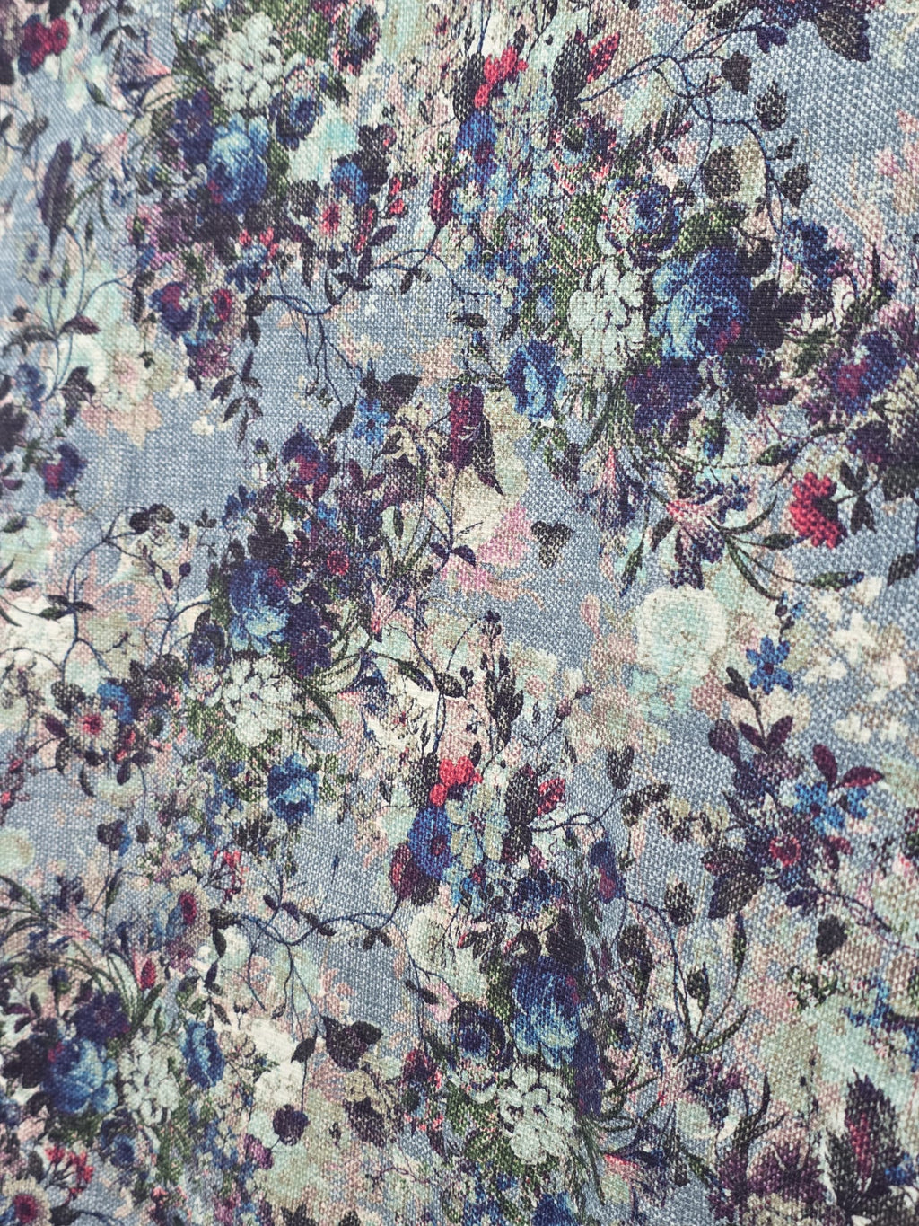 Robe imprimée florale bleuâtre