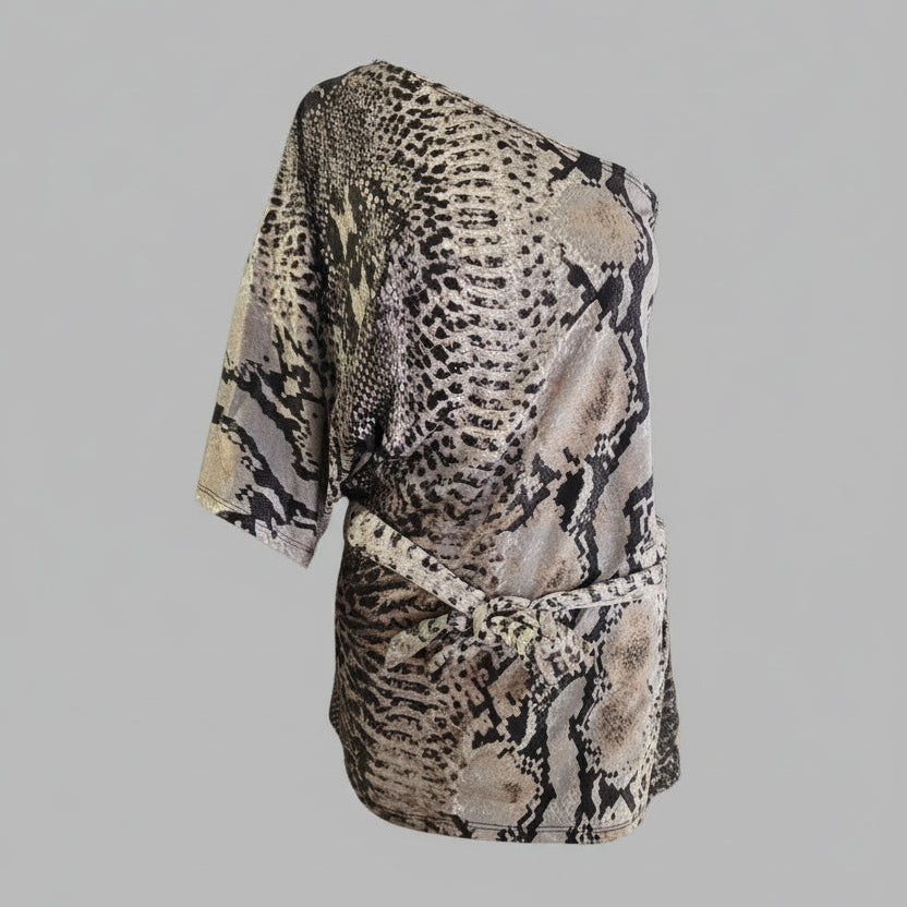 Vestido corto con estampado piel de serpiente