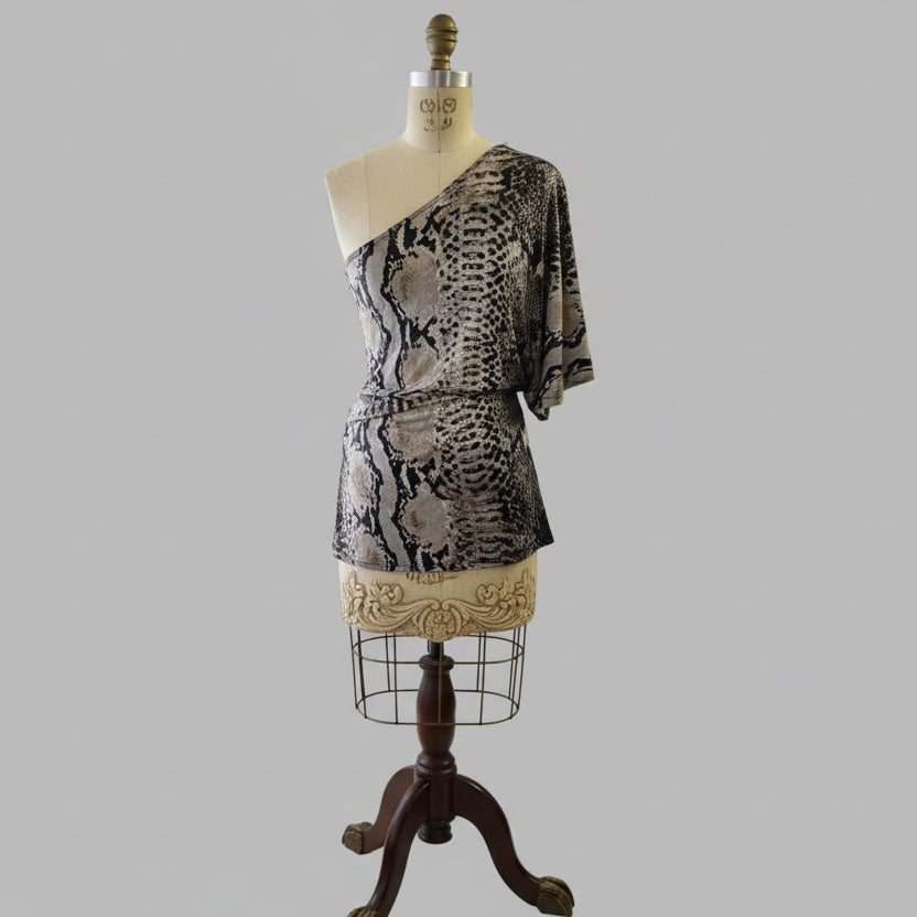 Vestido corto con estampado piel de serpiente