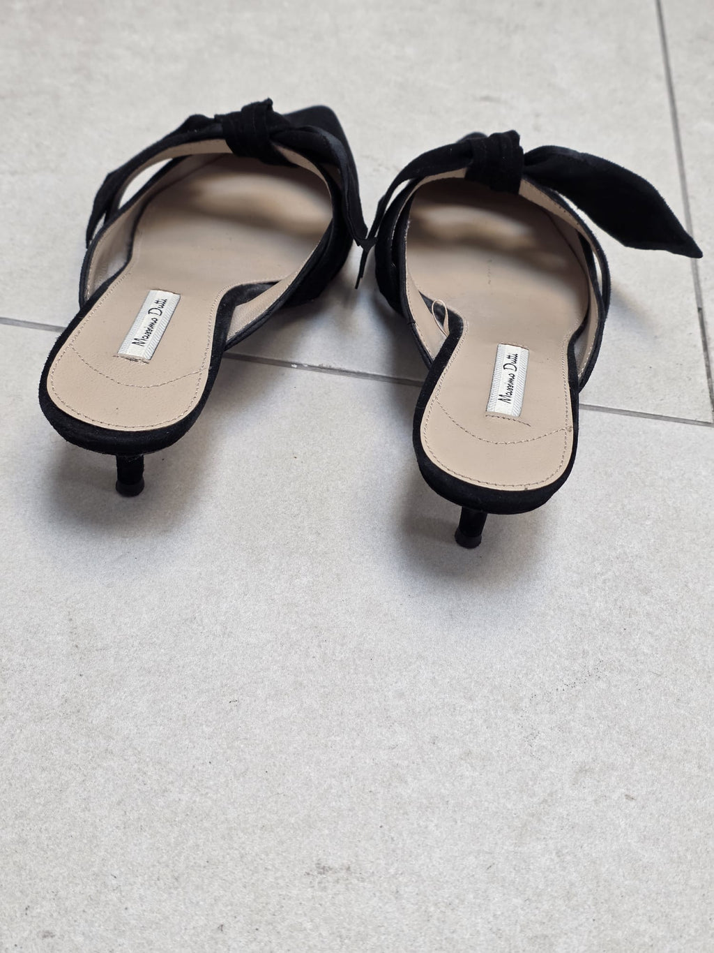 Zapatos negros mule de Massimo Dutti