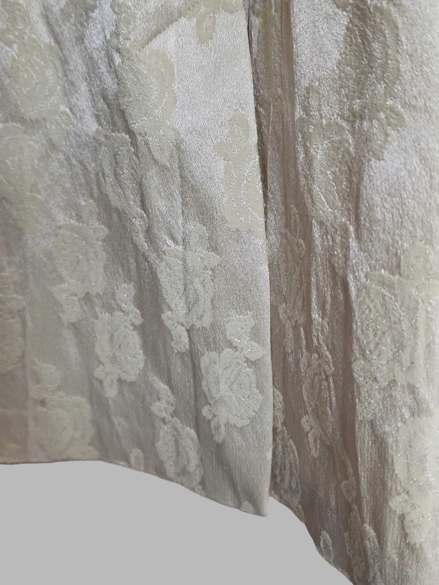 Geblümtes Vintage-Reliefkleid