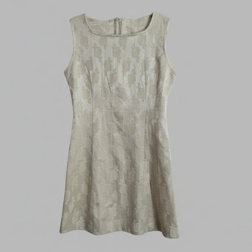 Geblümtes Vintage-Reliefkleid