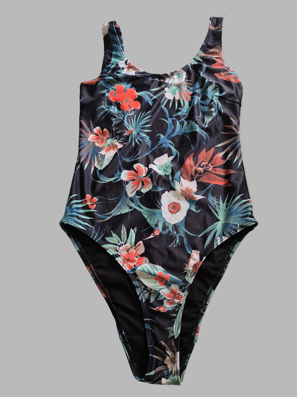 Bañador negro con flores de Gestuz
