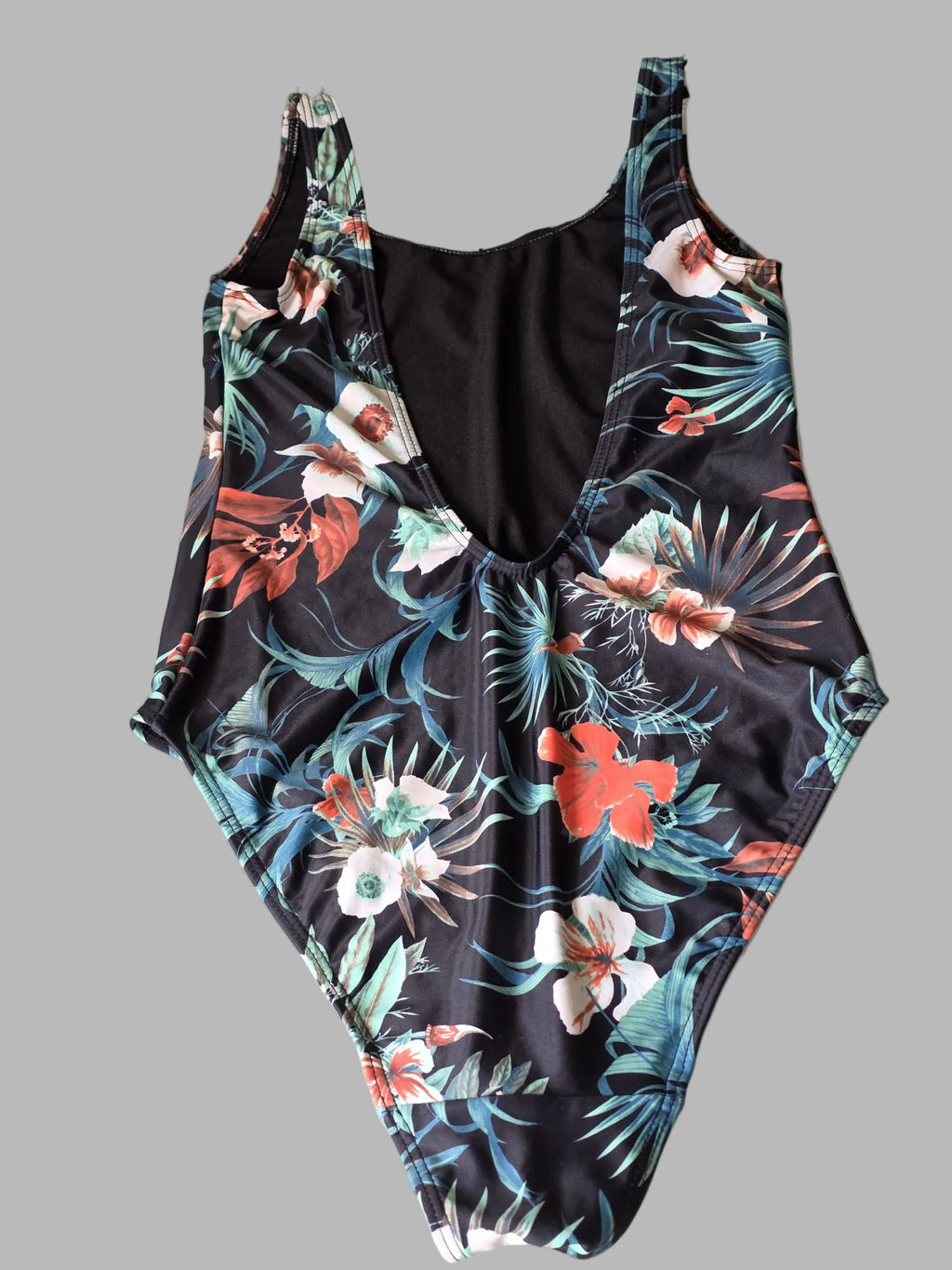Bañador negro con flores de Gestuz