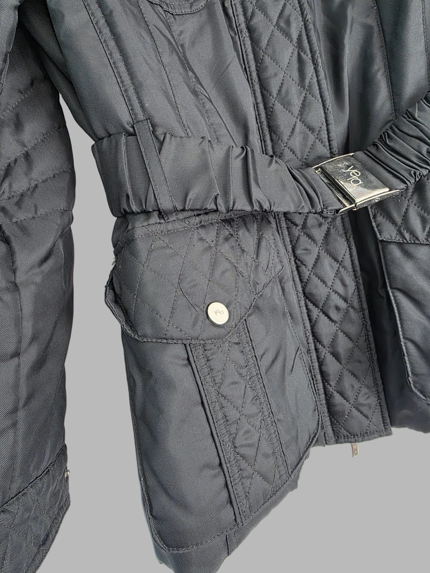 Schwarze Steppjacke von Yera