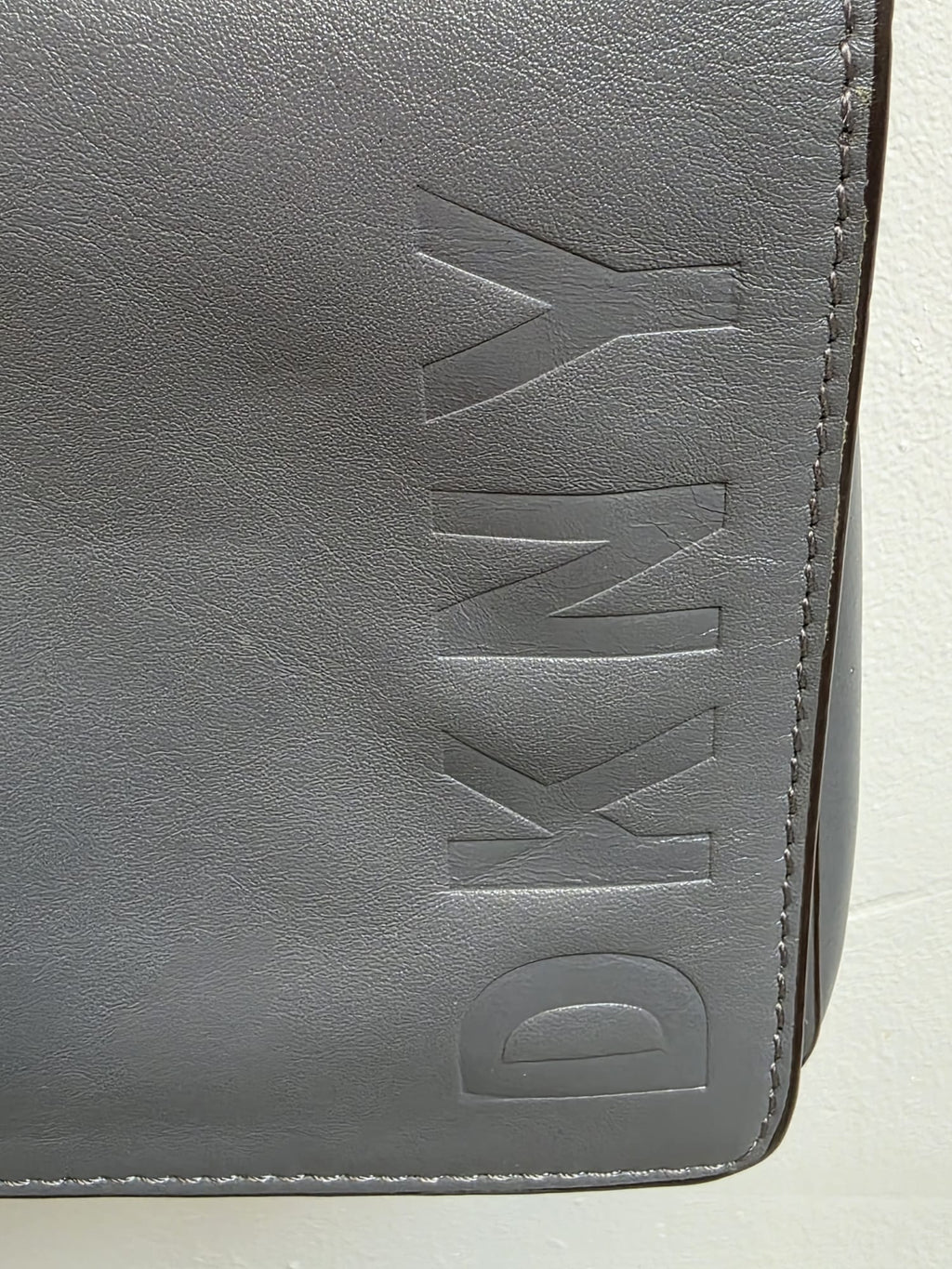 Bolso hombro gris de DKNY