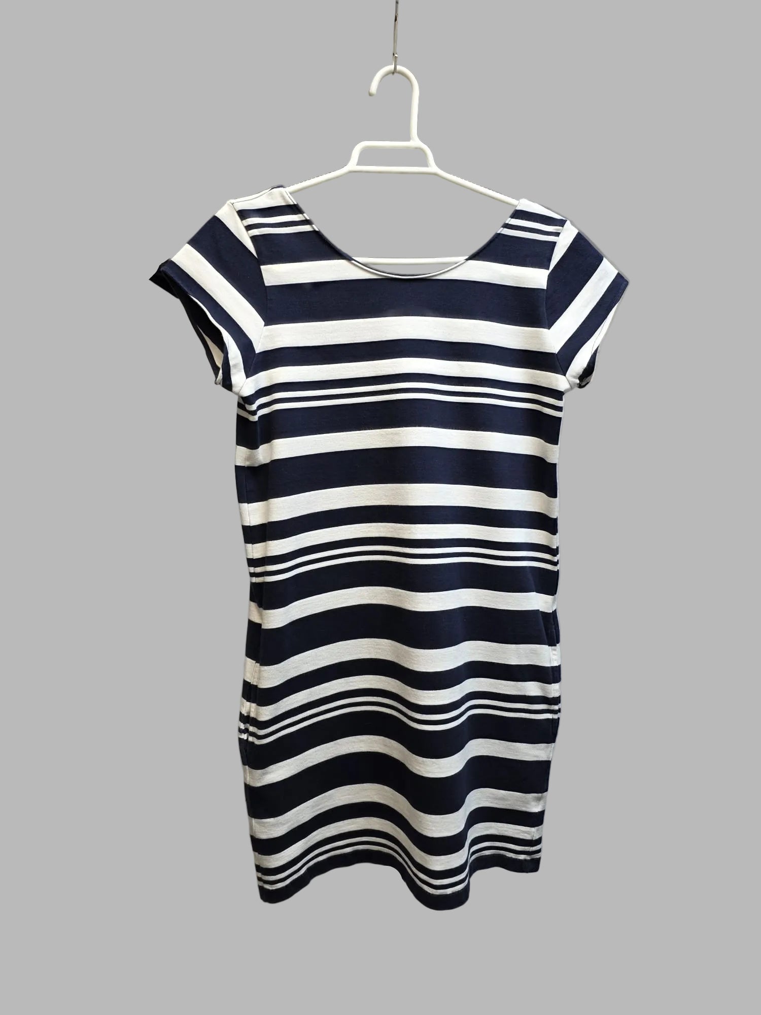Gestreiftes Kleid von Massimo Dutti