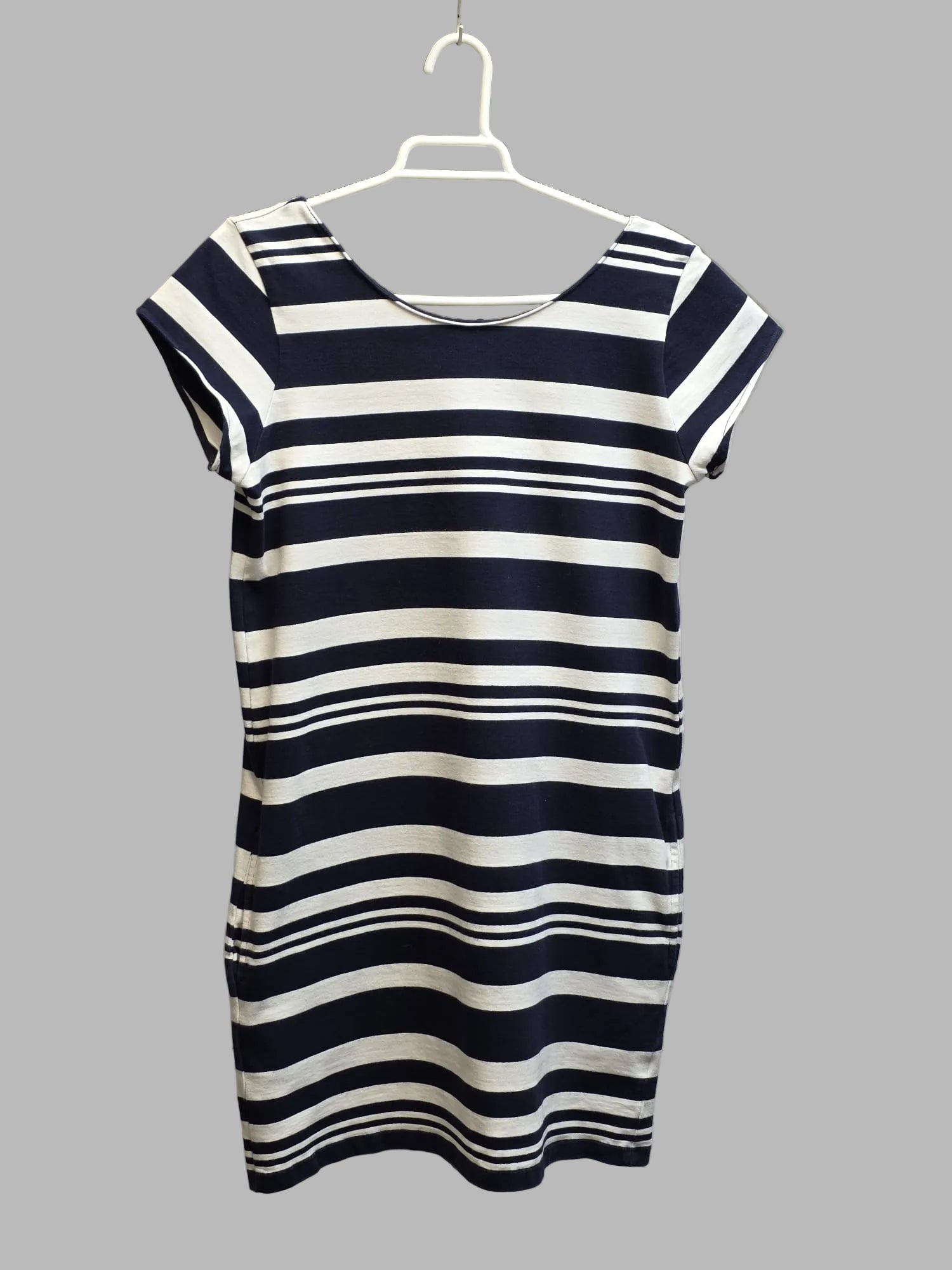 Gestreiftes Kleid von Massimo Dutti