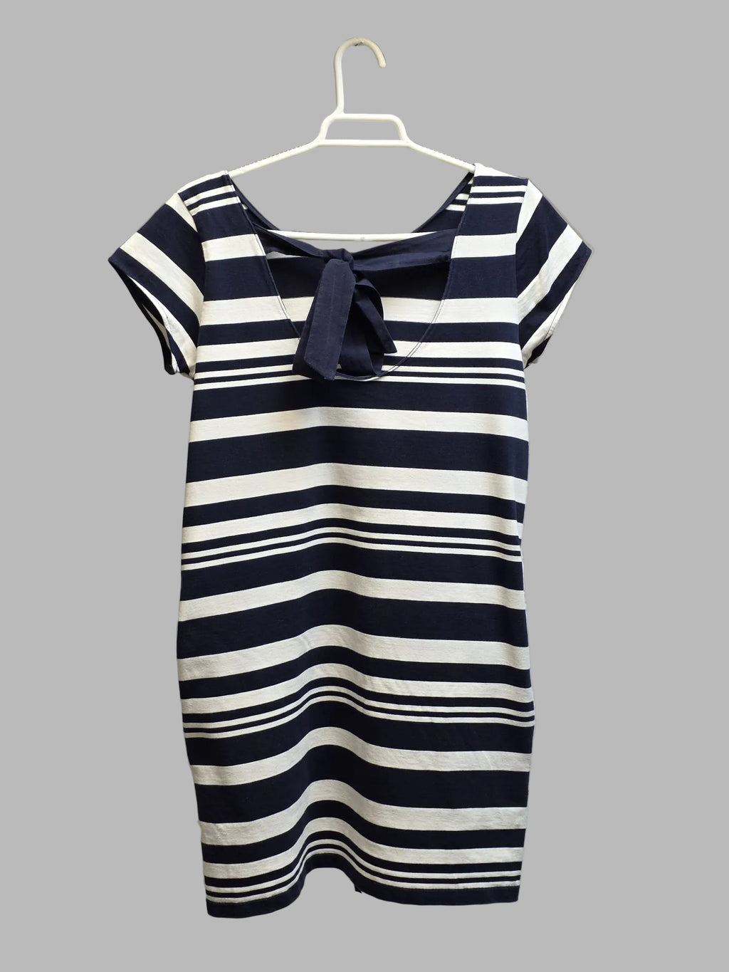 Gestreiftes Kleid von Massimo Dutti