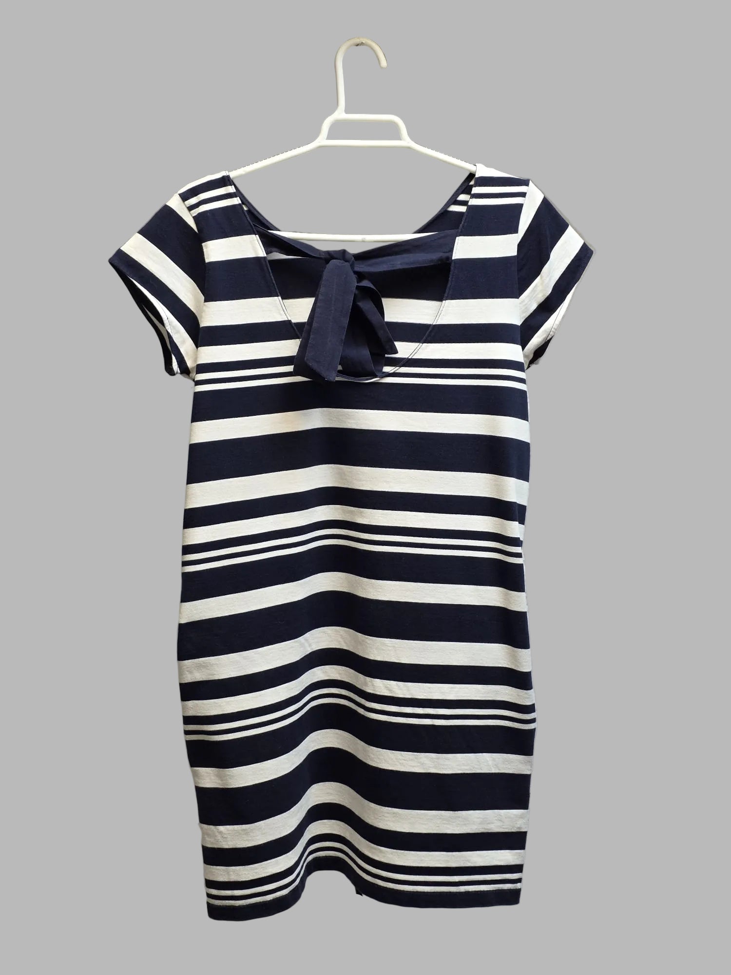 Gestreiftes Kleid von Massimo Dutti