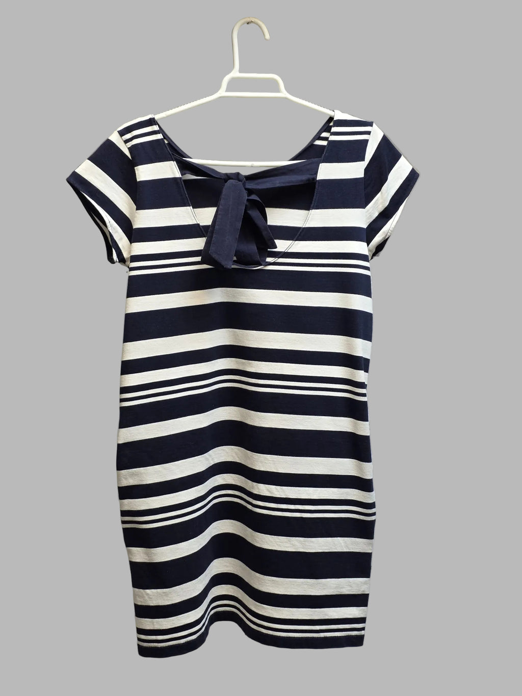 Gestreiftes Kleid von Massimo Dutti