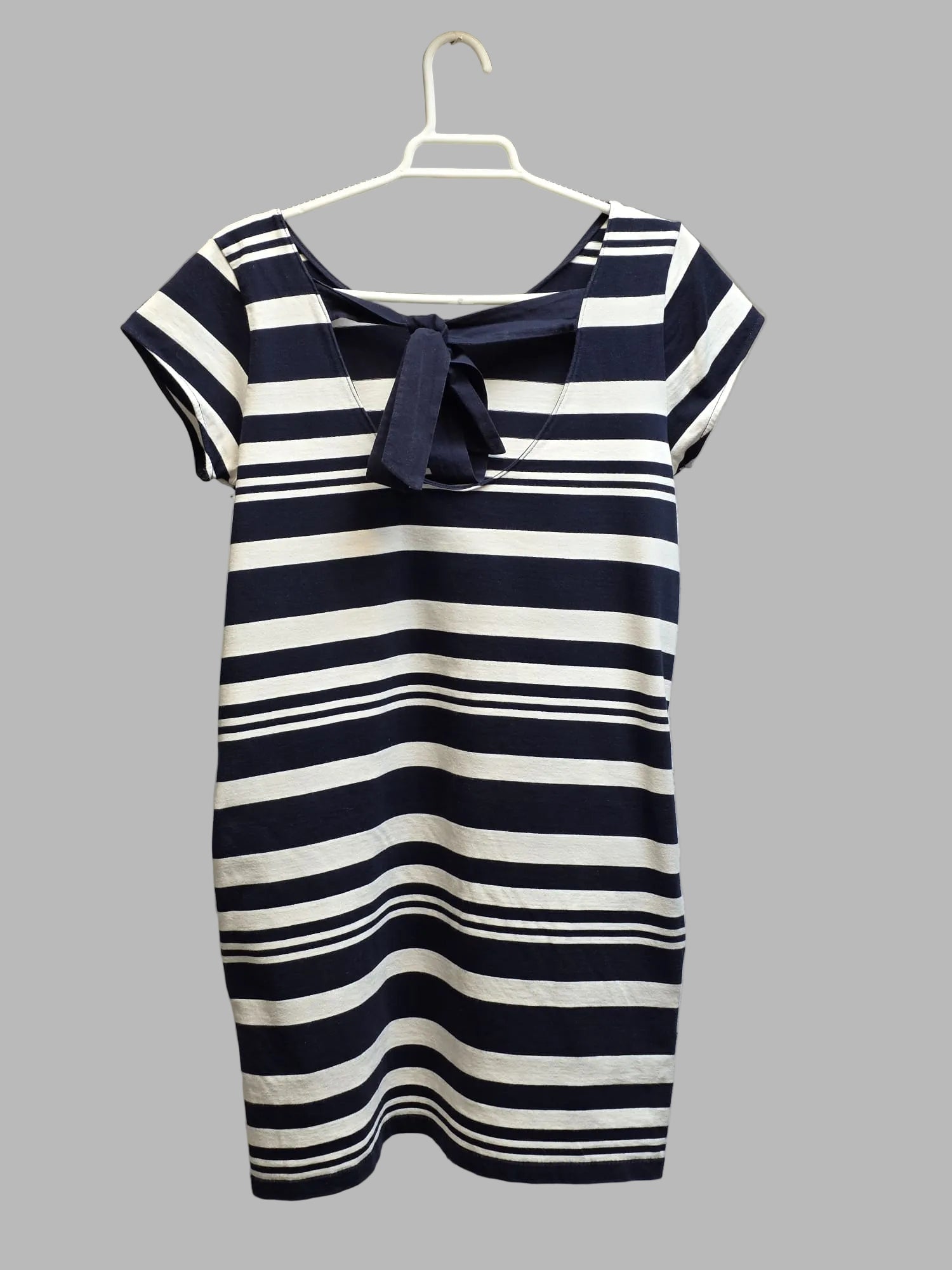 Gestreiftes Kleid von Massimo Dutti