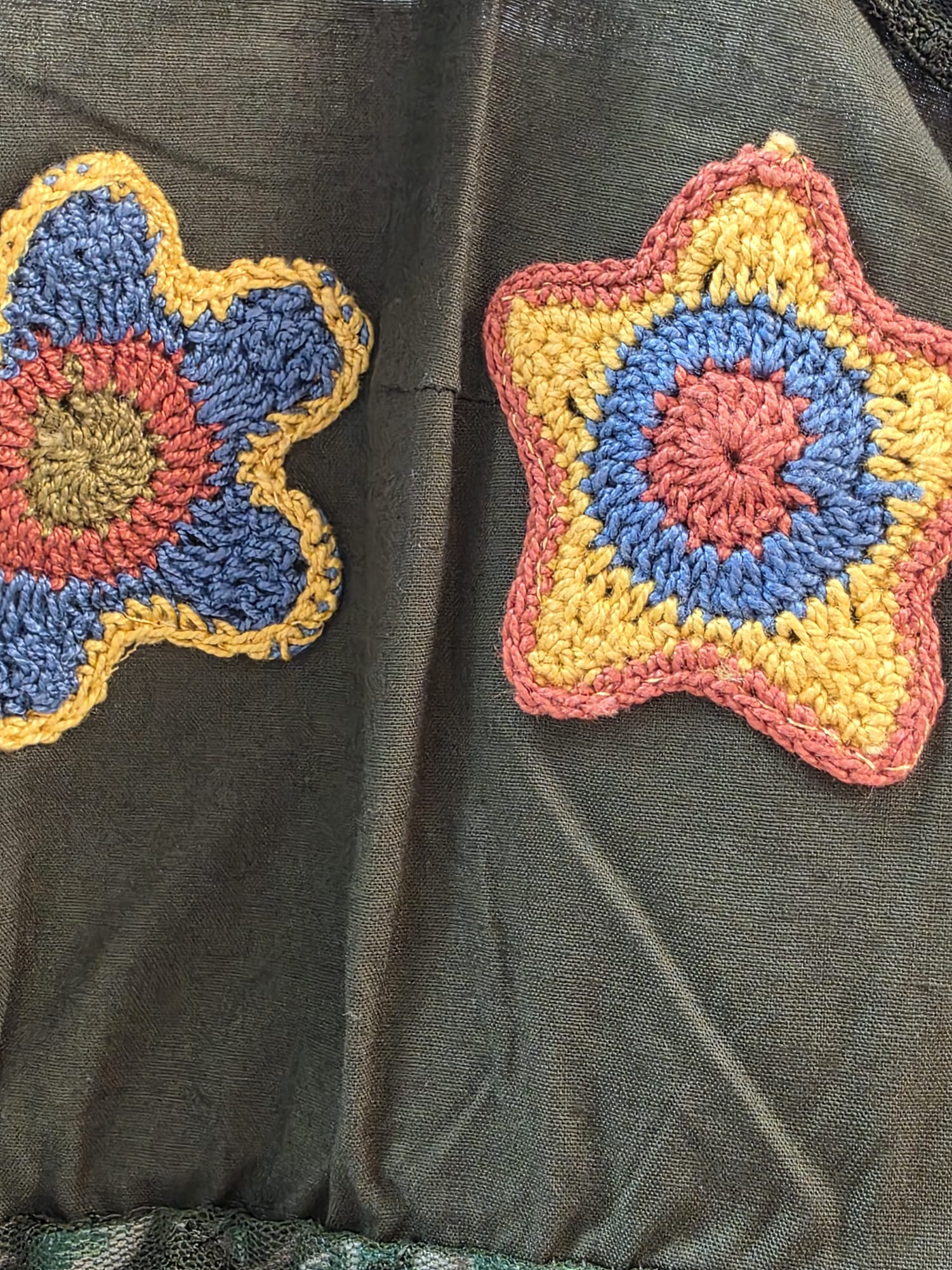 Vestido tirantes con flores crochet