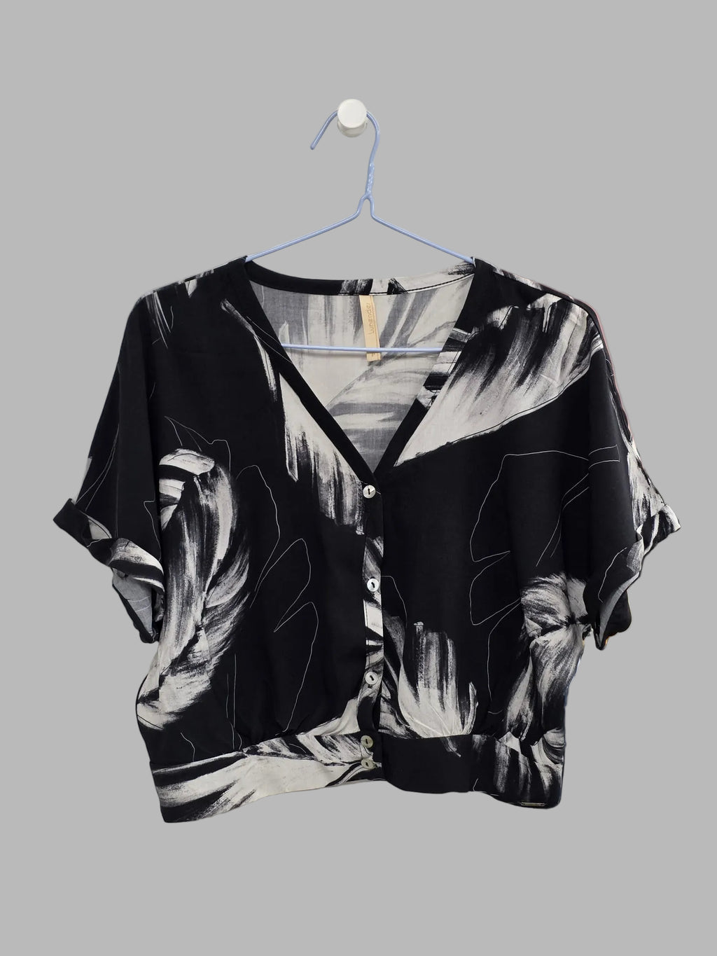 Blusa negra estampada de Lunender