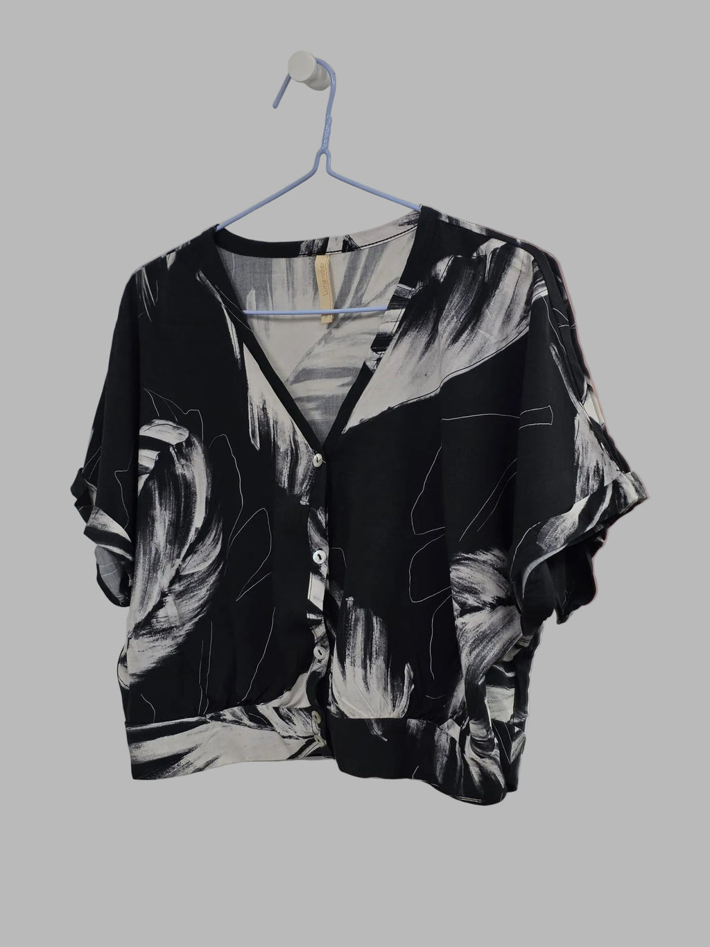 Blusa negra estampada de Lunender