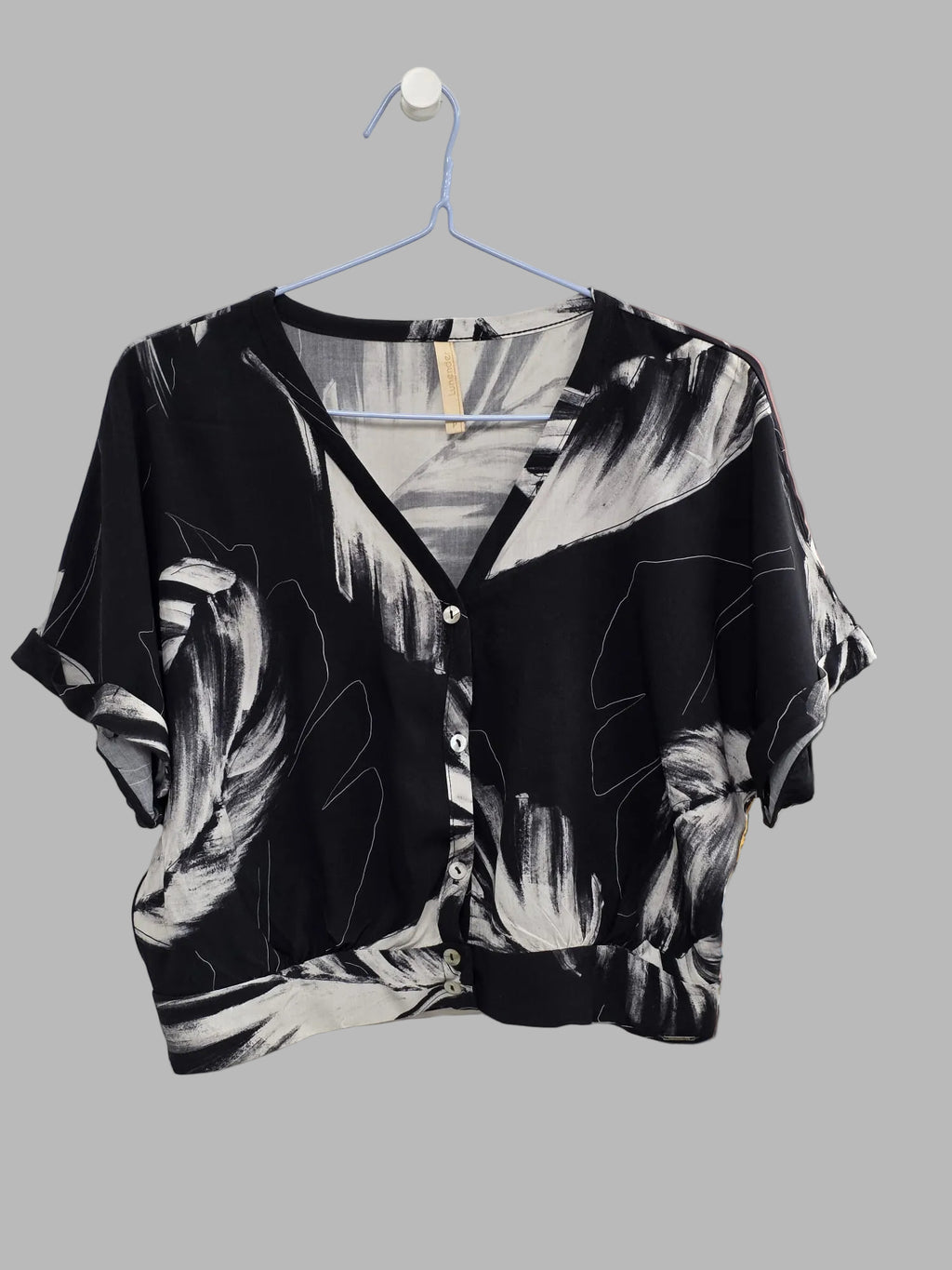Blusa negra estampada de Lunender