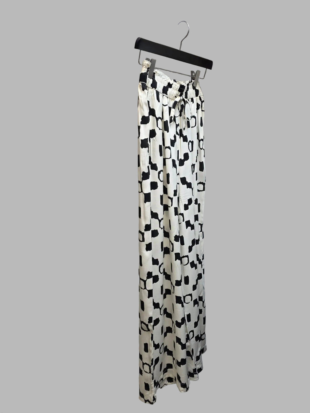 Pantalón con estampado abstracto