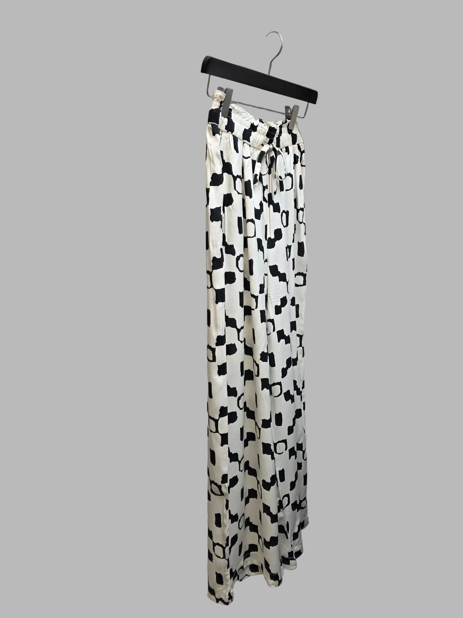 Pantalón con estampado abstracto