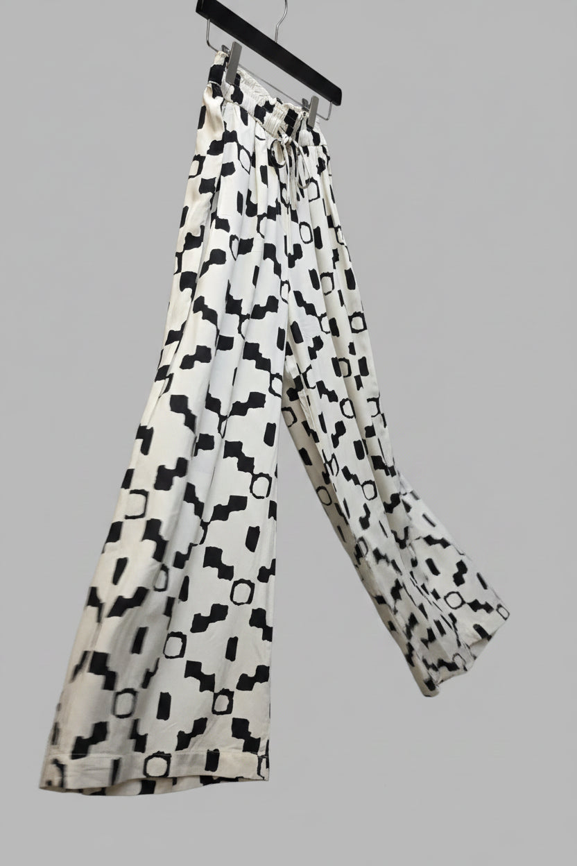 Pantalón con estampado abstracto