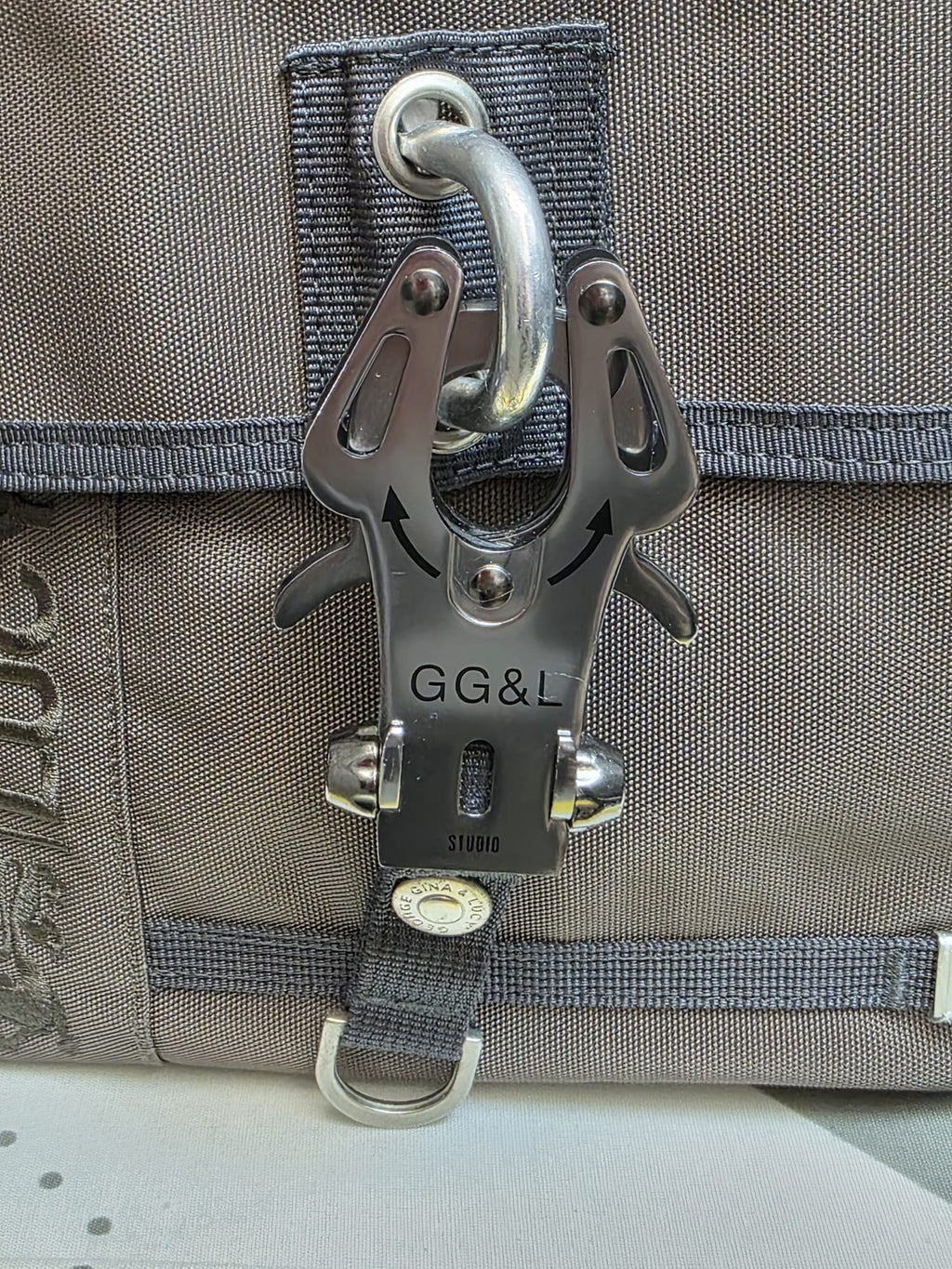Olivgrüne Vintage-Handtasche von George Gina & Lucy
