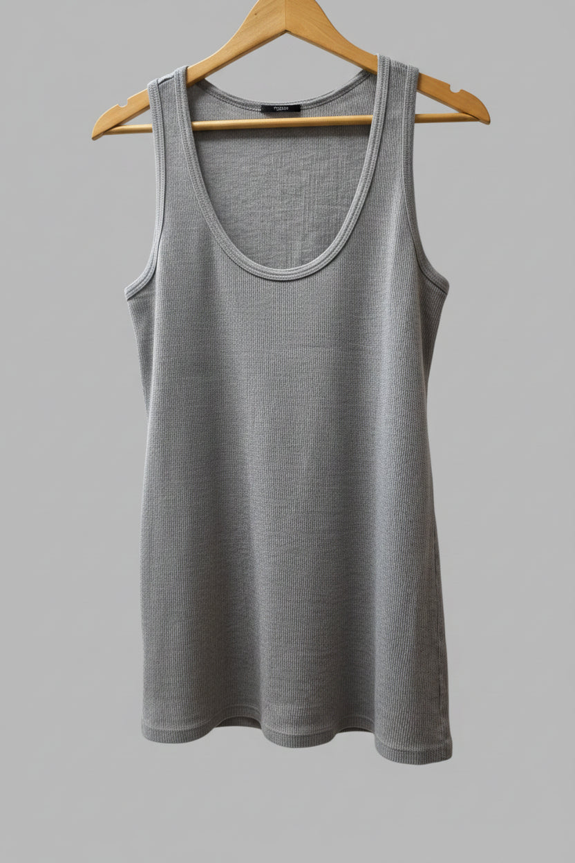 Camiseta gris sin mangas