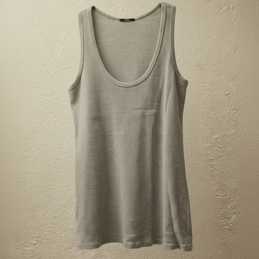 Camiseta gris sin mangas