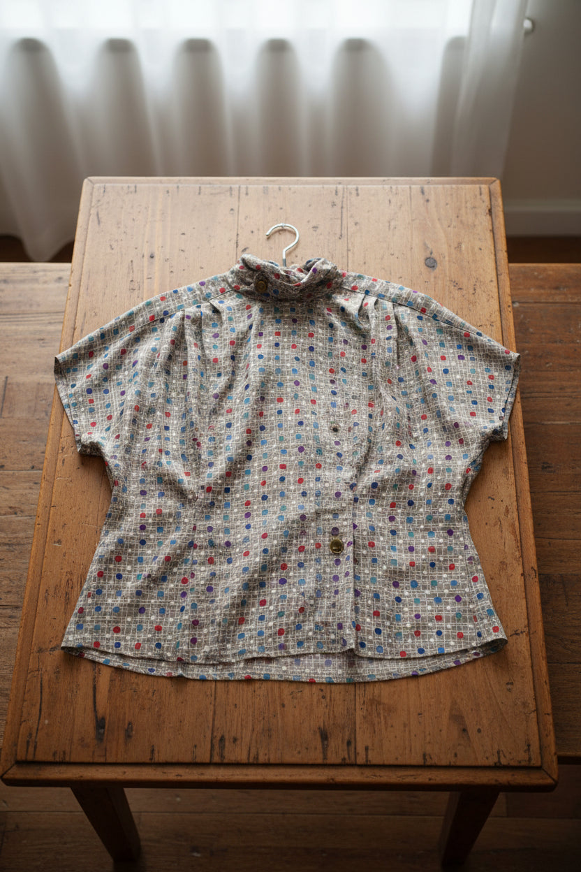 Vintage-Bluse mit Schornsteinkragen